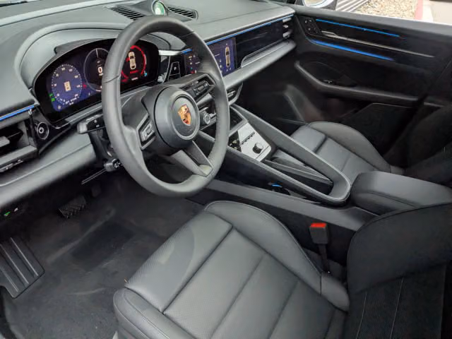2025 Porsche Macan Base - Photo 26
