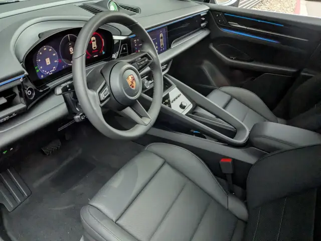 2025 Porsche Macan Base - Photo 30