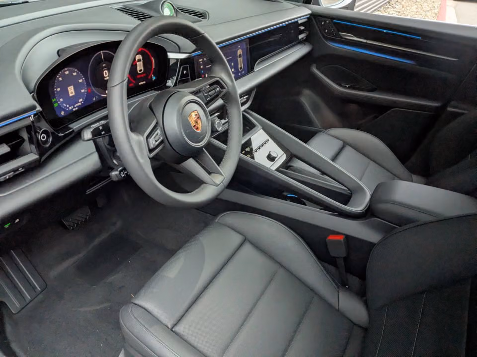 2025 Porsche Macan Base - Photo 27