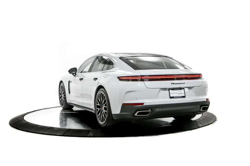 2026 Porsche Panamera 4 E-Hybrid - Photo 23