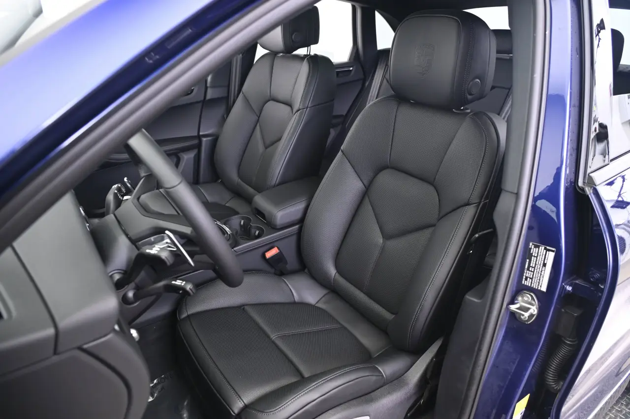 2026 Porsche Macan T - Photo 40