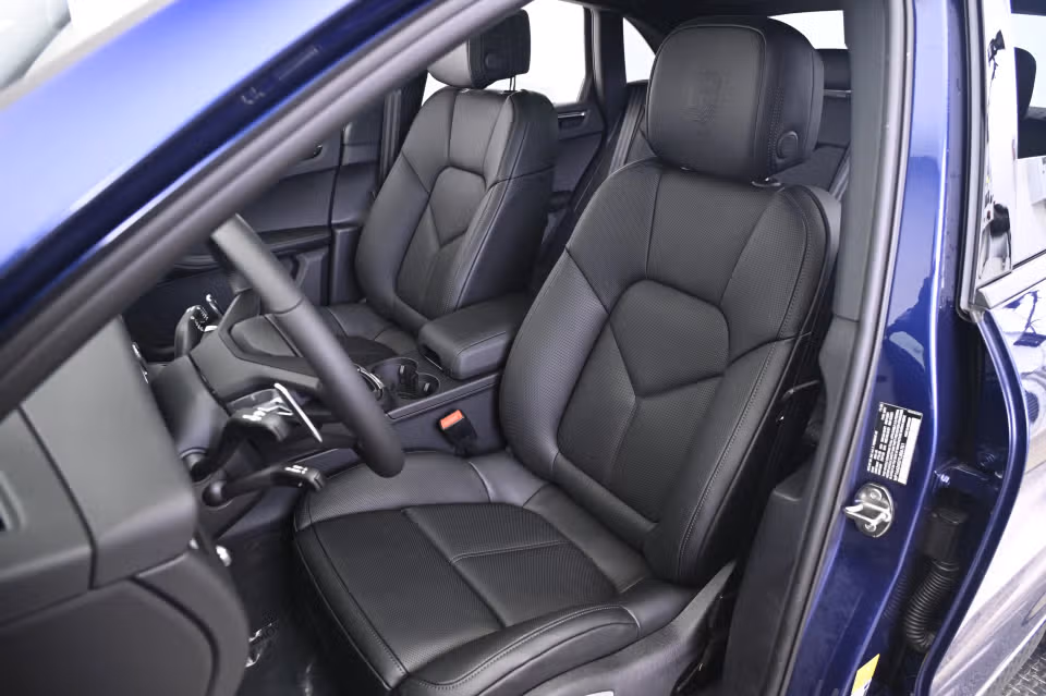 2026 Porsche Macan T - Photo 35