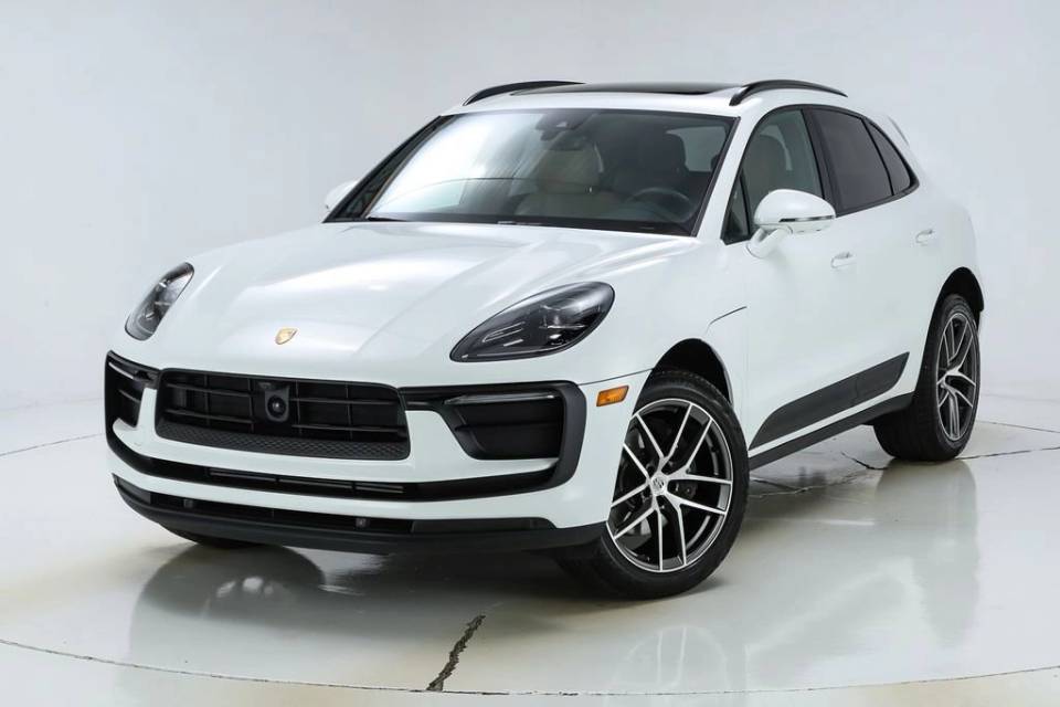 2025 Porsche Macan Base