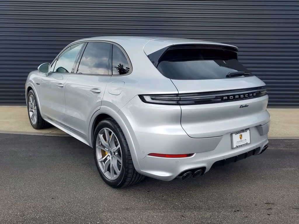 2025 Porsche Cayenne Turbo E-Hybrid - Photo 20