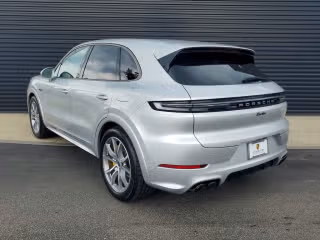 2025 Porsche Cayenne Turbo E-Hybrid - Photo 17