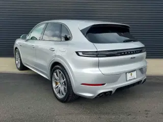 2025 Porsche Cayenne Turbo E-Hybrid - Photo 21