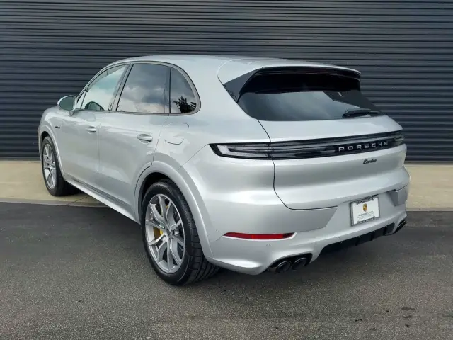 2025 Porsche Cayenne Turbo E-Hybrid - Photo 22