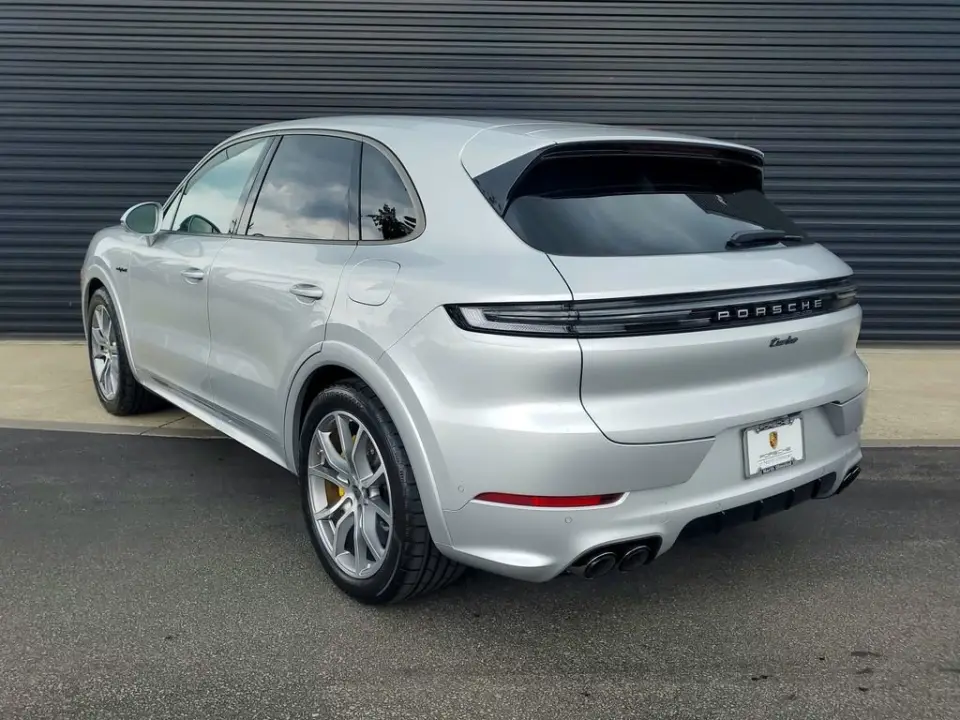 2025 Porsche Cayenne Turbo E-Hybrid - Photo 23