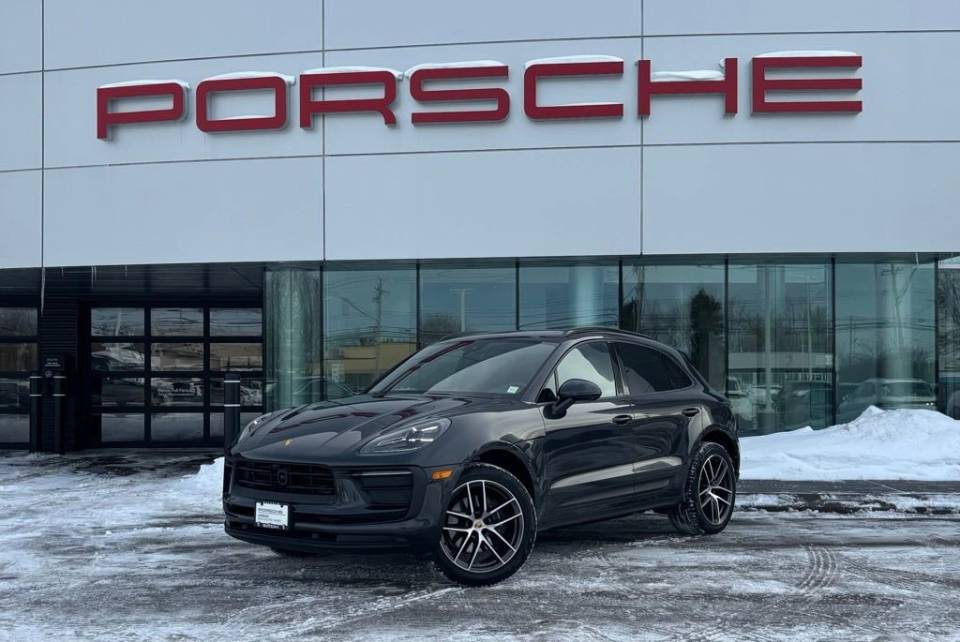 2025 Porsche Macan Base