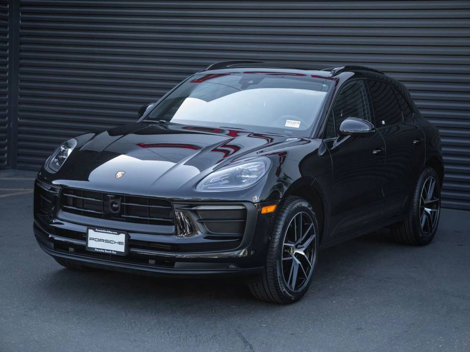 2023 Porsche Macan Base