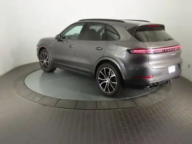 2026 Porsche Cayenne E-Hybrid - Photo 22