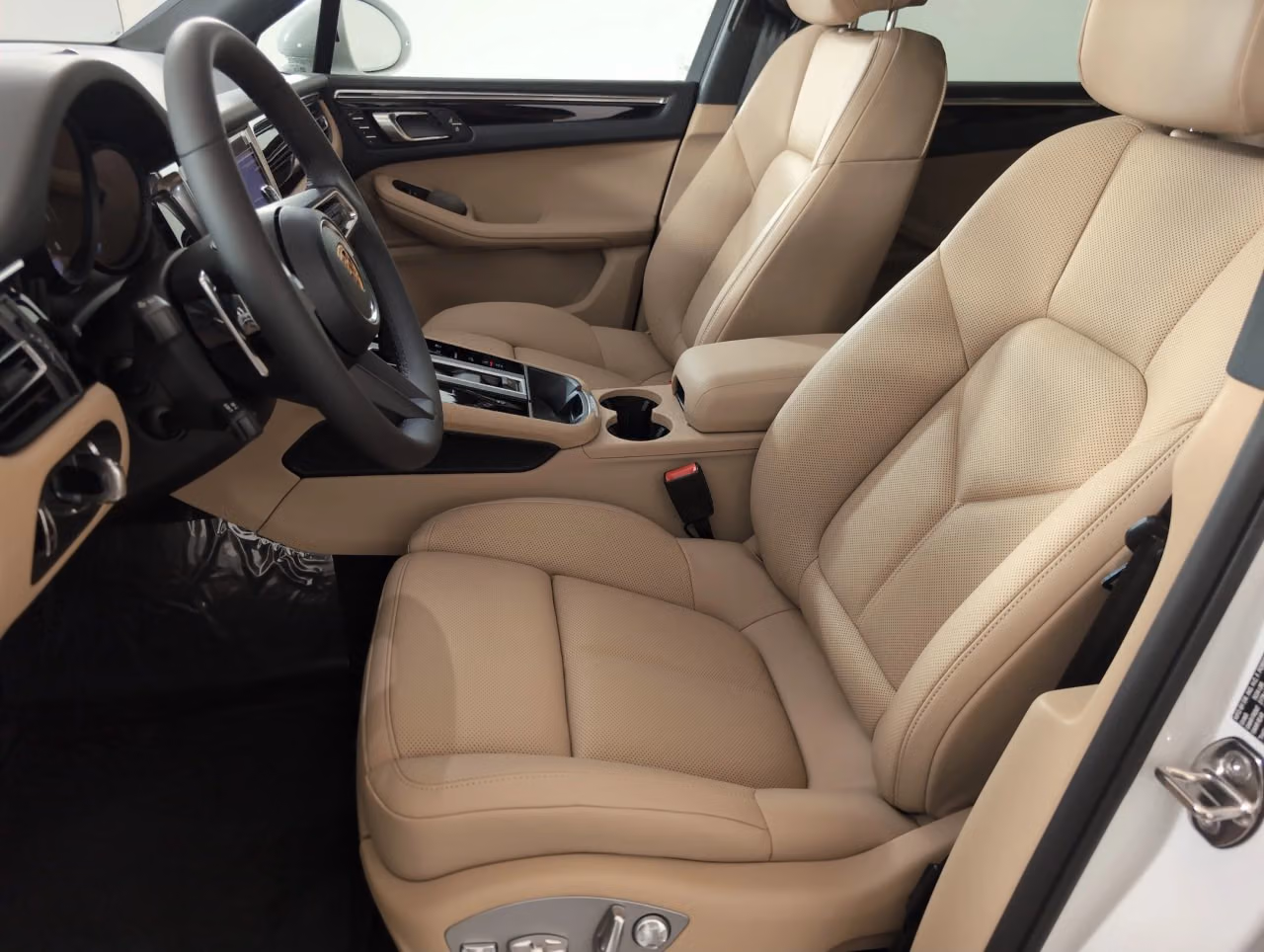 2026 Porsche Macan T - Photo 36