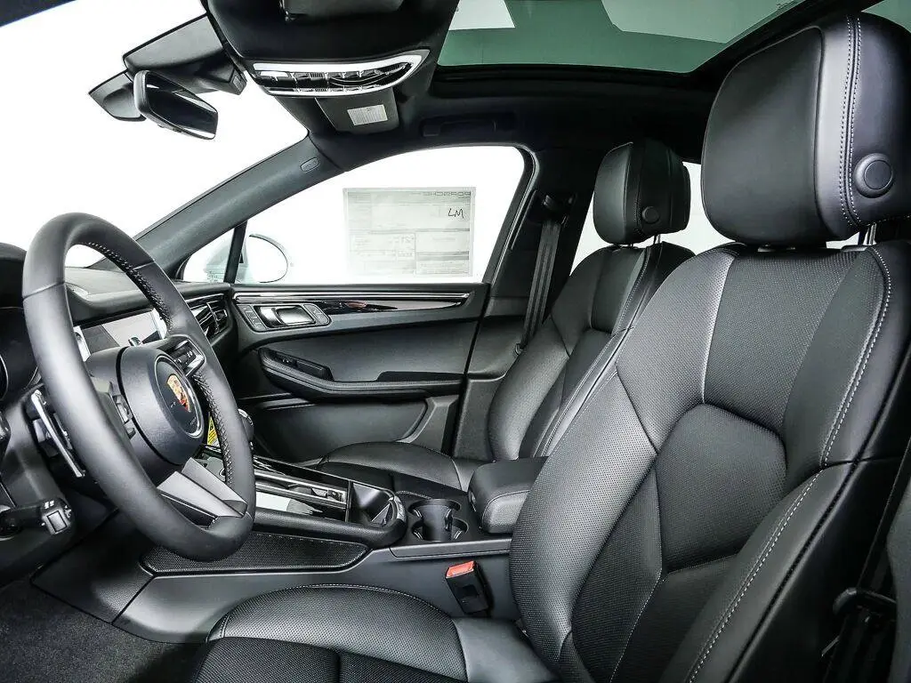 2026 Porsche Macan T - Photo 40