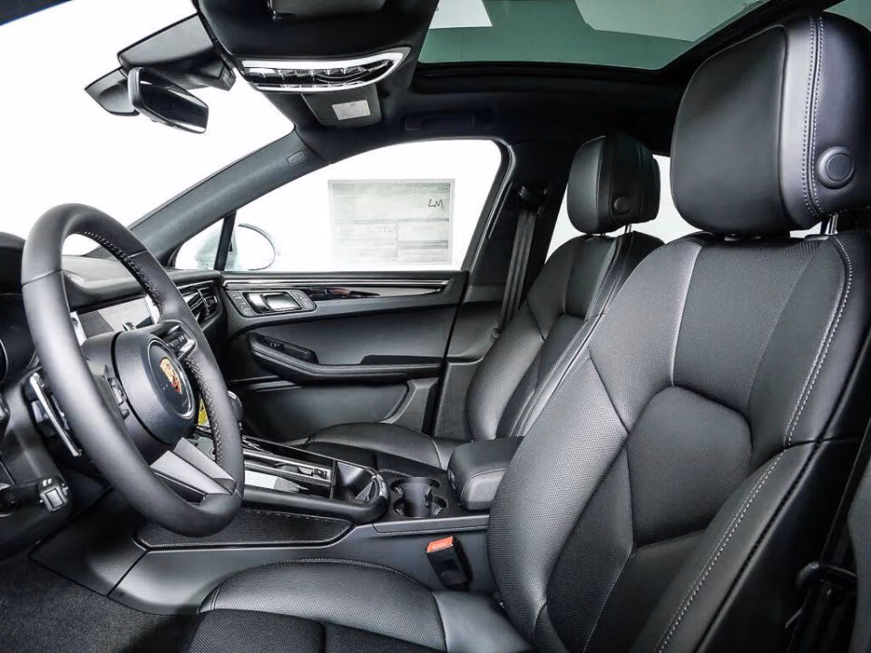2026 Porsche Macan T - Photo 35