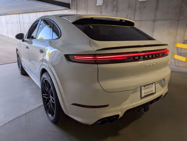 2026 Porsche Cayenne Coup S - Photo 18