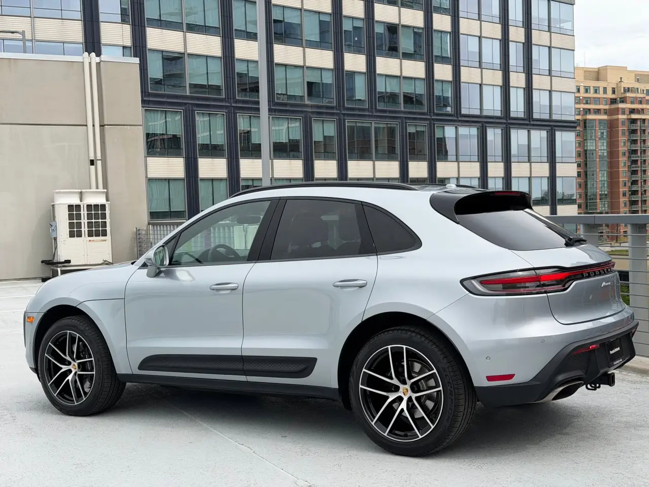 2026 Porsche Macan - Photo 24