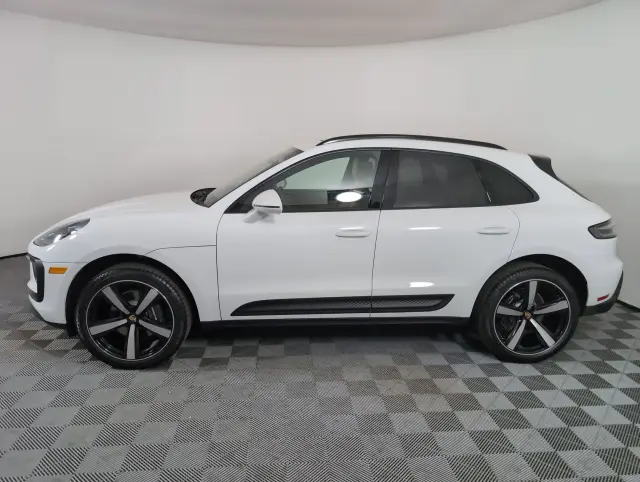 2026 Porsche Macan T - Photo 14