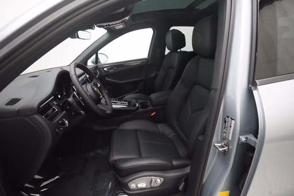2026 Porsche Macan T - Photo 28