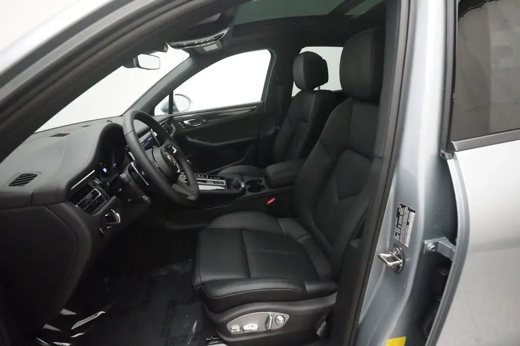 2026 Porsche Macan T - Photo 32