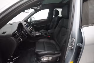 2026 Porsche Macan T - Photo 25