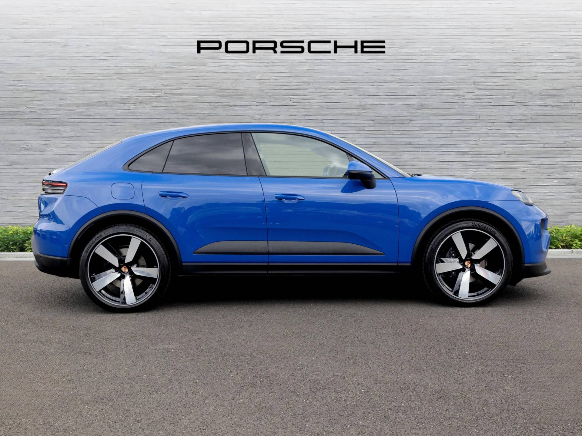 Macan 4, photo 2 of 82