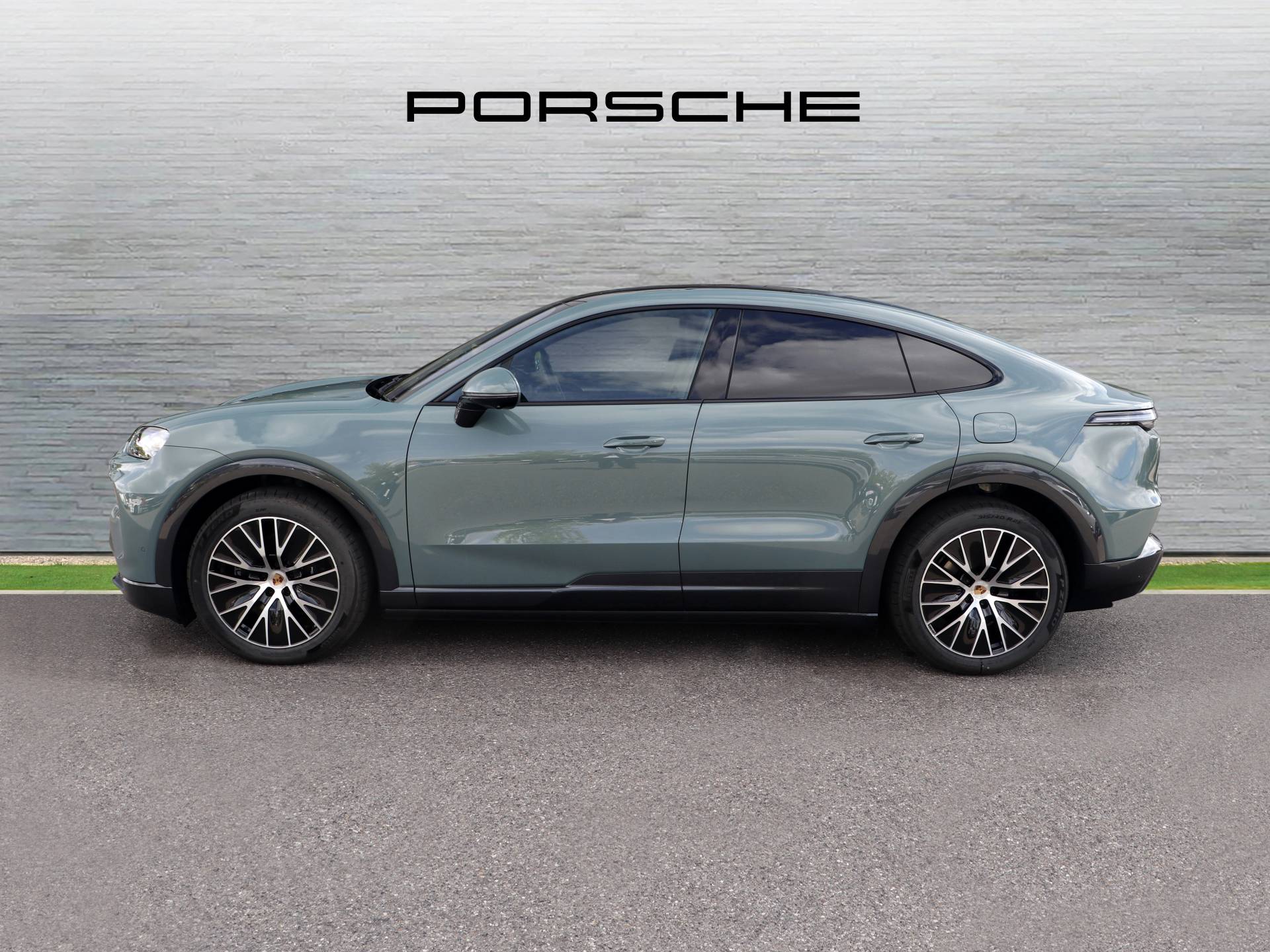 Cayenne Electric Coupé, photo 2 of 43