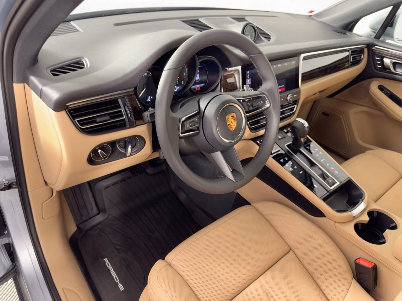 2026 Porsche Macan T - Photo 28
