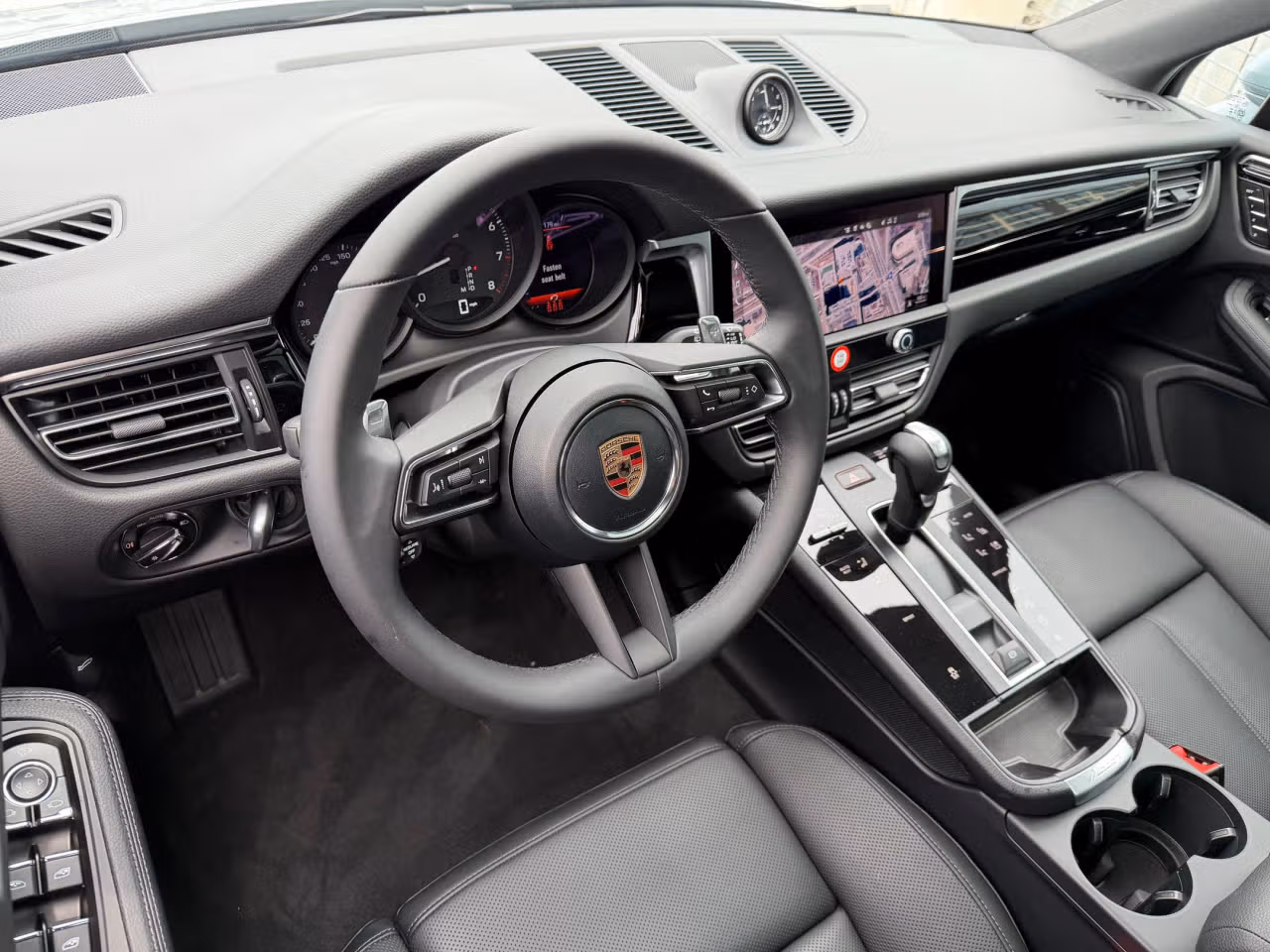 2026 Porsche Macan - Photo 28