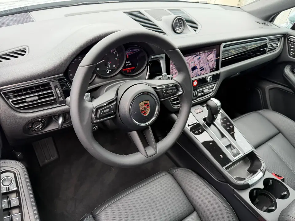 2026 Porsche Macan - Photo 31