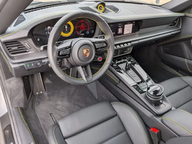 2026 Porsche 911 GTS - Photo 30