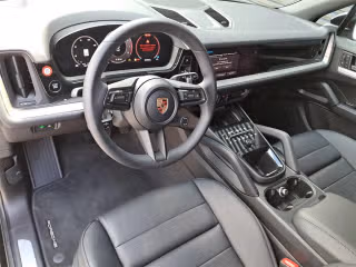 2025 Porsche Cayenne Base - Photo 25