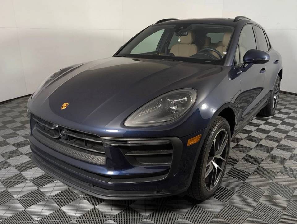 2023 Porsche Macan Base