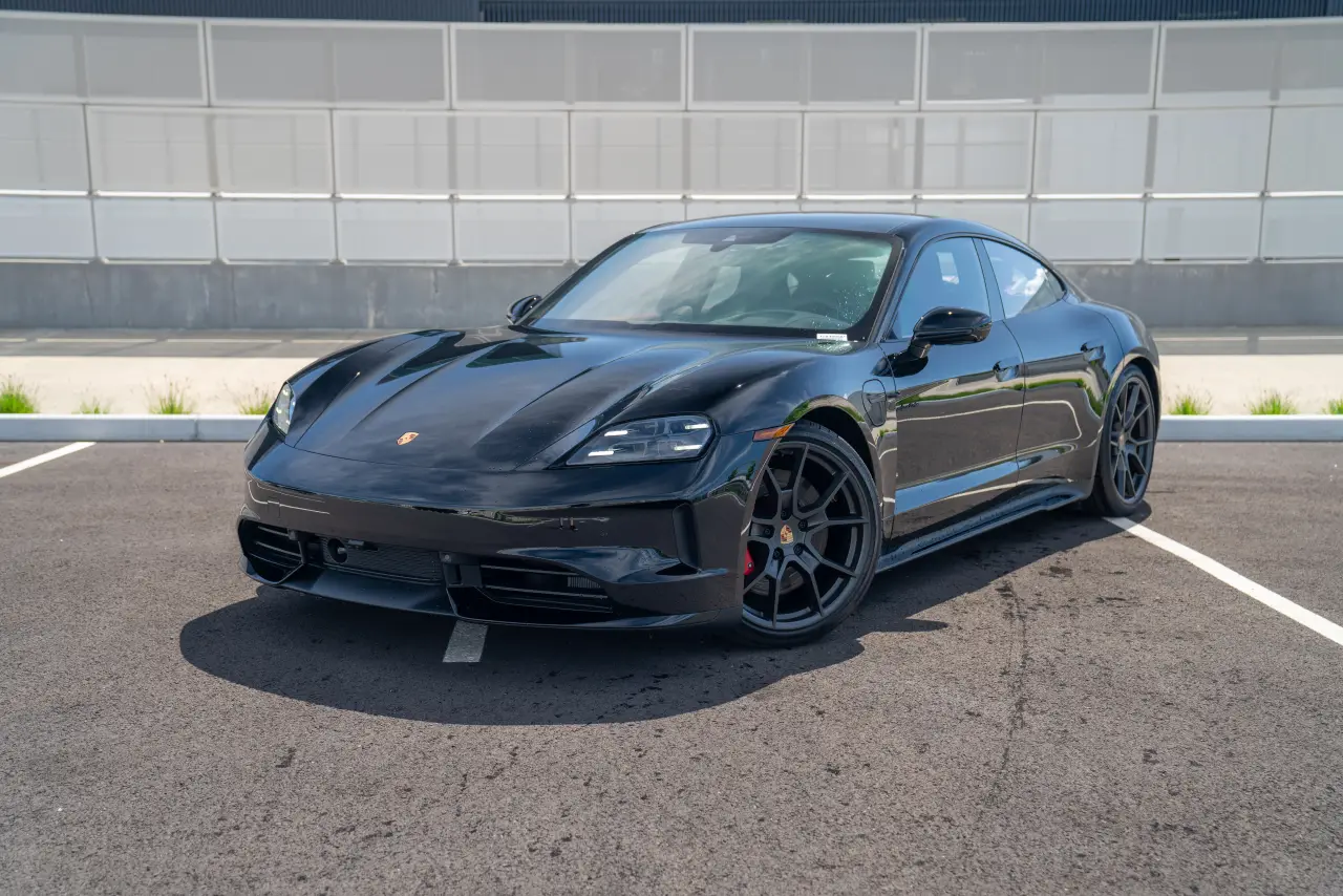 2026 Porsche Taycan GTS - Photo 8