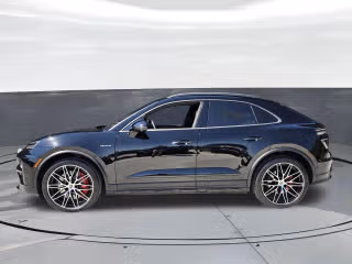 2025 Porsche Macan Turbo Electric - Photo 9