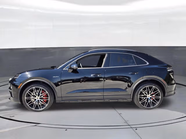 2025 Porsche Macan Turbo Electric - Photo 10