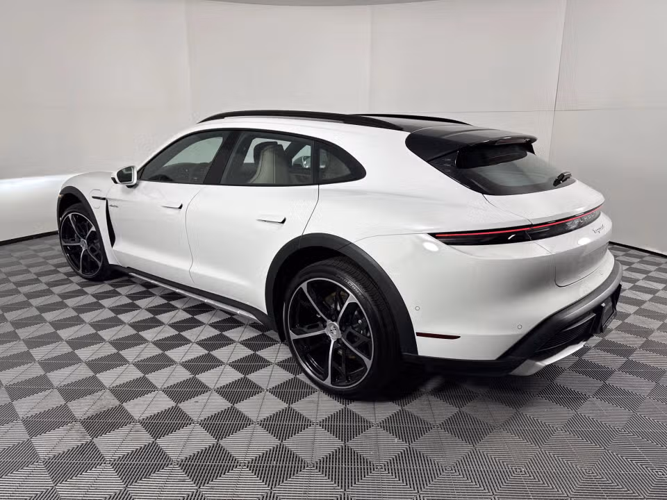 2025 Porsche Taycan Base - Photo 19