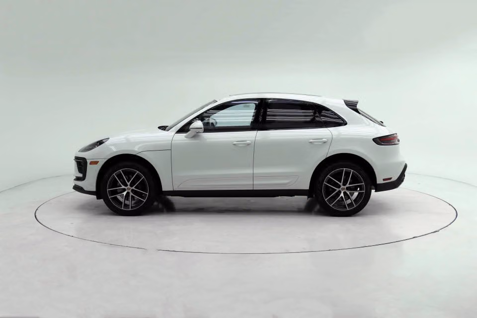 2026 Porsche Macan T - Photo 11