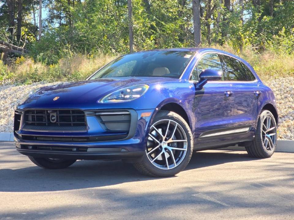 2025 Porsche Macan Base