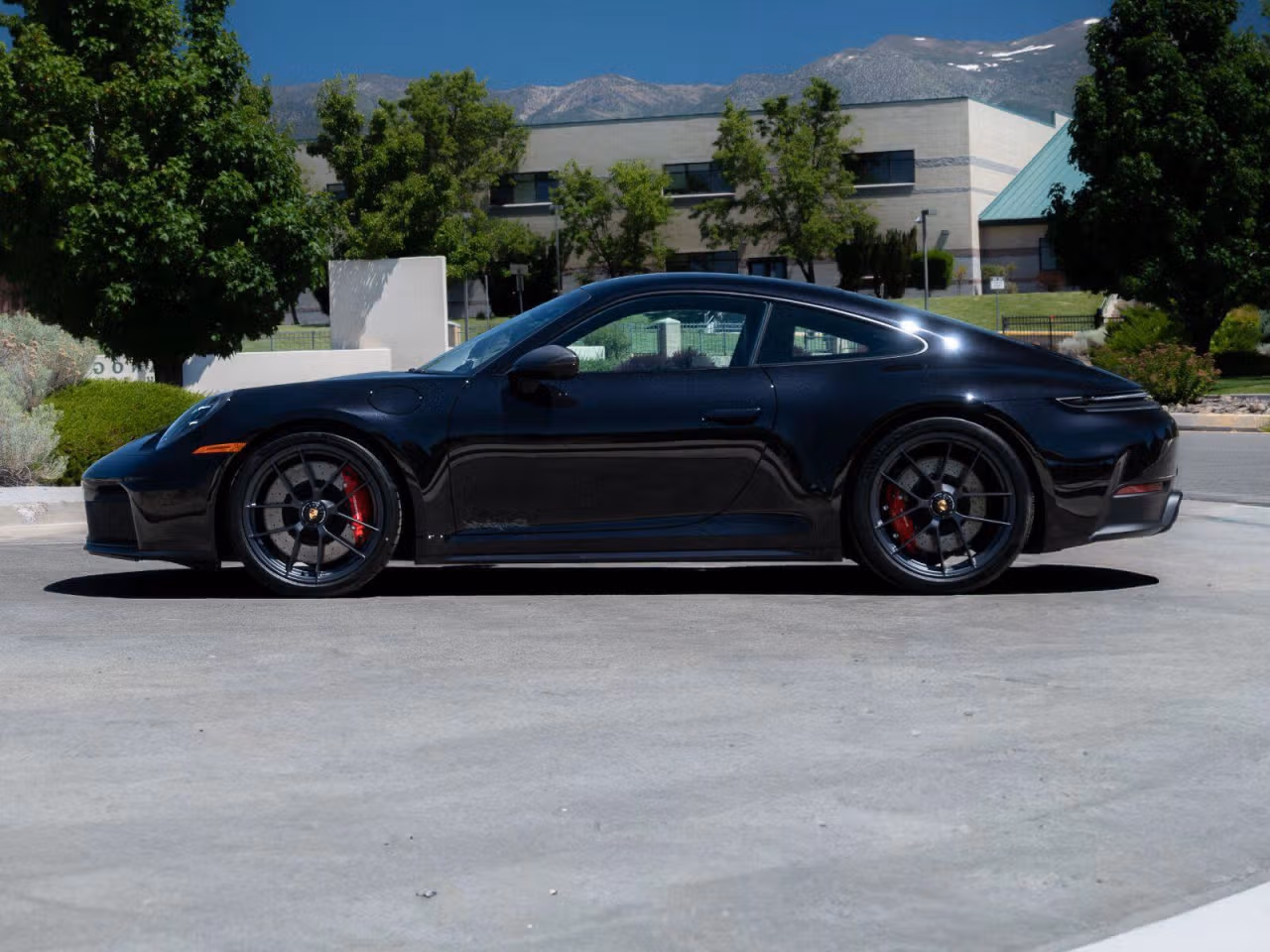 2026 Porsche 911 GTS - Photo 12