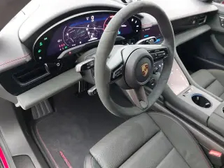2026 Porsche Taycan GTS - Photo 29