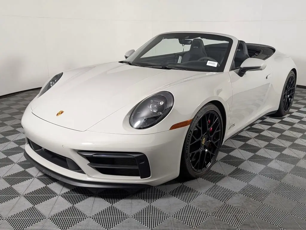 2022 Porsche 911 Carrera 4 GTS