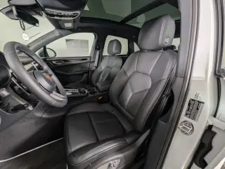 2026 Porsche Macan T - Photo 37