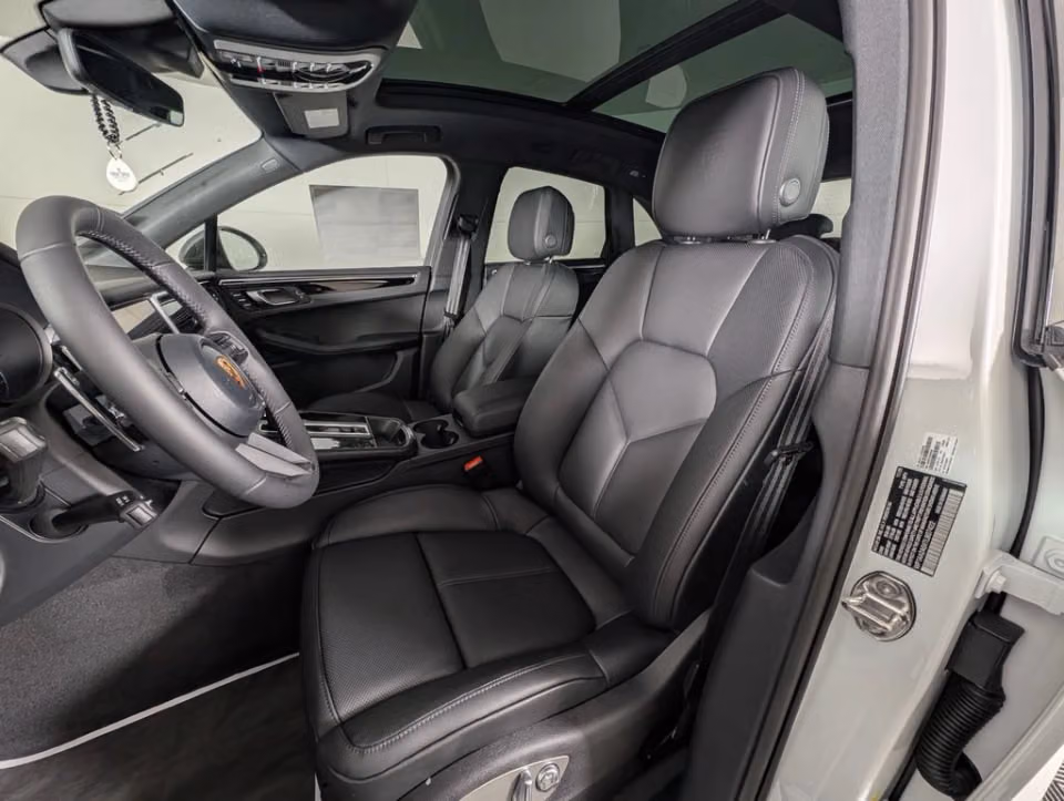 2026 Porsche Macan T - Photo 35