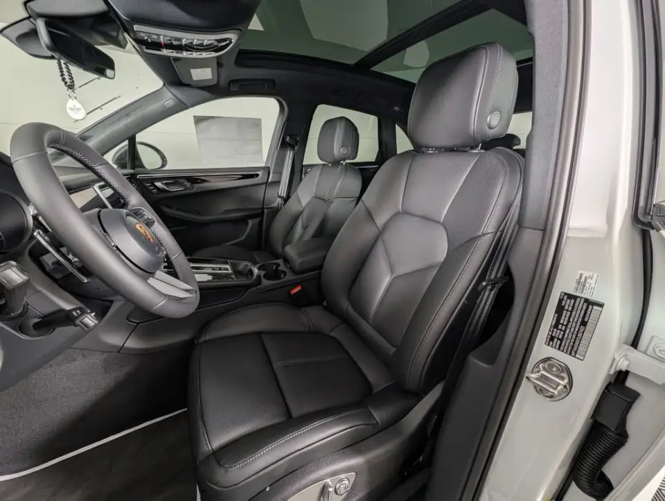 2026 Porsche Macan T - Photo 39