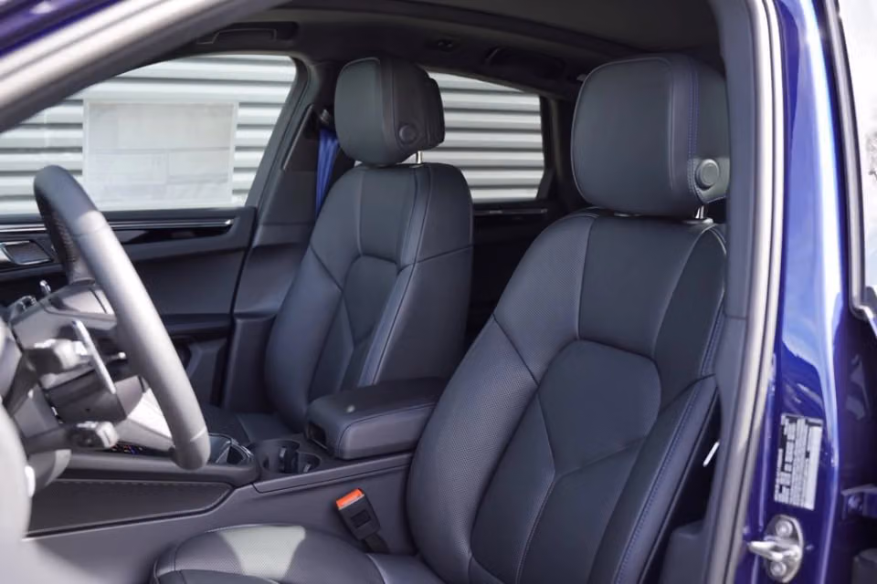 2026 Porsche Macan T - Photo 35