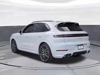 2026 Porsche Cayenne S E-Hybrid - Photo 17