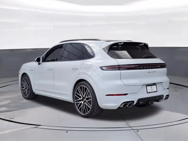 2026 Porsche Cayenne S E-Hybrid - Photo 18