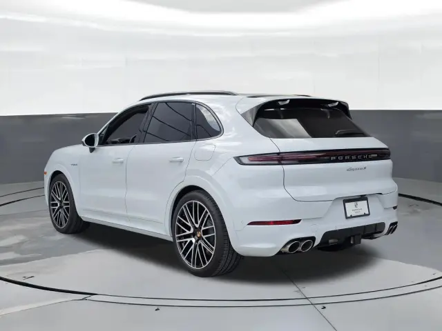 2026 Porsche Cayenne S E-Hybrid - Photo 22