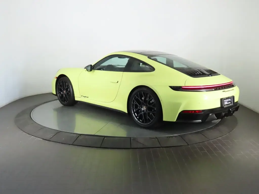 2025 Porsche 911 GTS - Photo 24