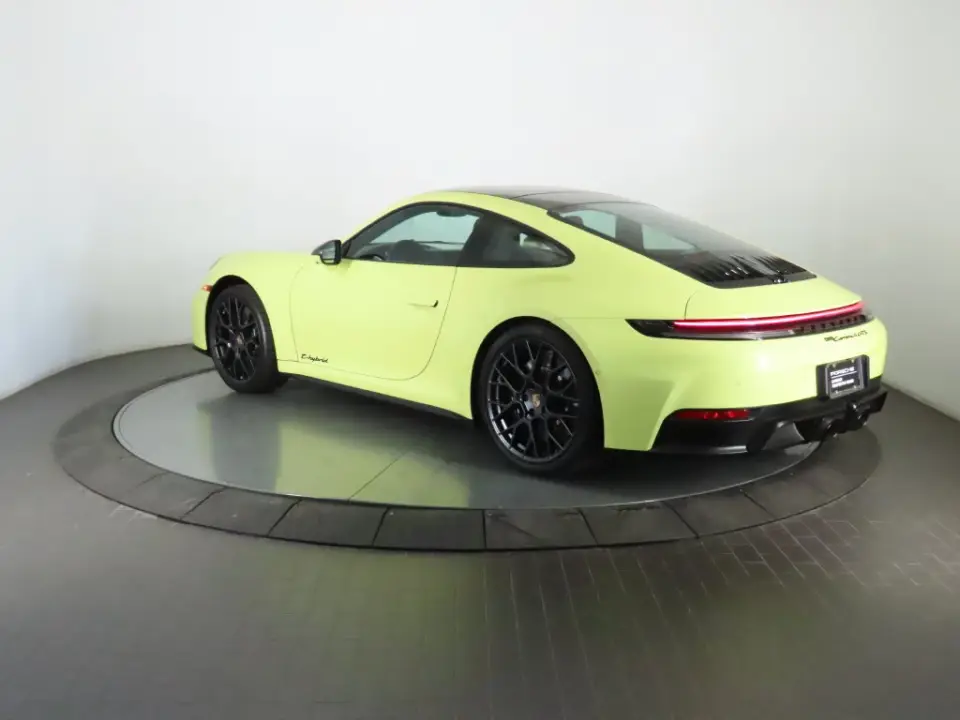 2025 Porsche 911 GTS - Photo 23